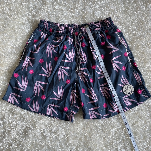 Shorts - Picture 3 of 6